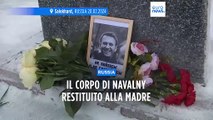 Russia, corpo di Alexei Navalny consegnato alla madre