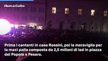 Pesaro, accensione della Biosfera in piazza: cantanti in casa Rossini