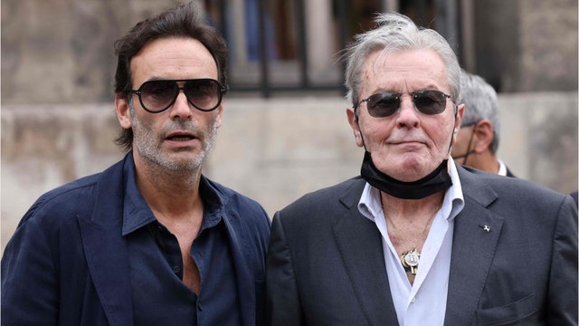 VOICI : Anthony Delon : sa réponse cinglante aux accusations de sa soeur Anouchka
