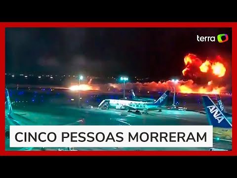 Avião com 379 pessoas a bordo pega fogo após colidir com outra aeronave no Japão