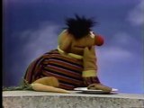 Classic Sesame Street - Cookie Monster Eats Ernie's Carrot