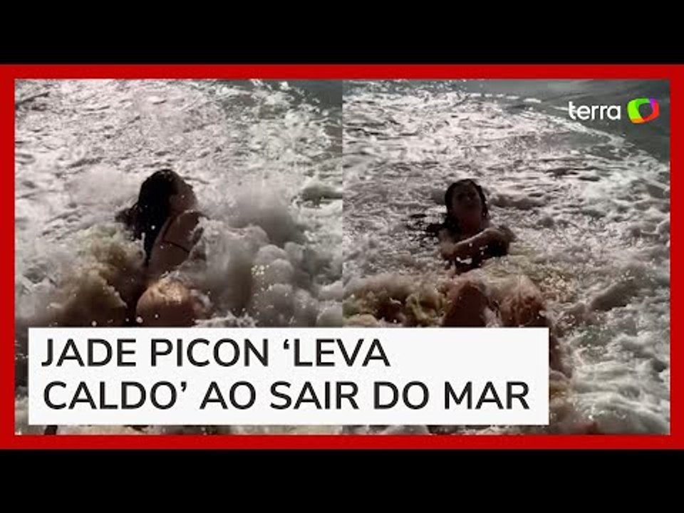 Jade Picon 'leva caldo' ao tentar fazer saída sensual do mar