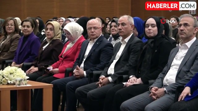 Siyaset Akademisi'ne katılan kadınlara sertifikaları verildi