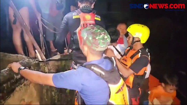 Puluhan Warga Terjebak Banjir di Lampung, Evakuasi Berlangsung Dramatis