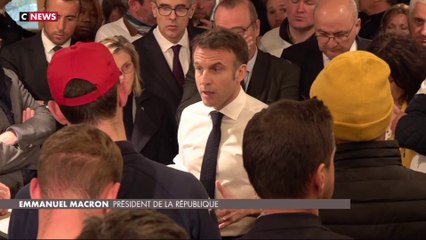 La visite mouvementée d'Emmmanuel Macron au salon