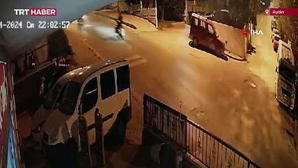 Kuşadası'nda motosikletler kafa kafaya çarpıştı