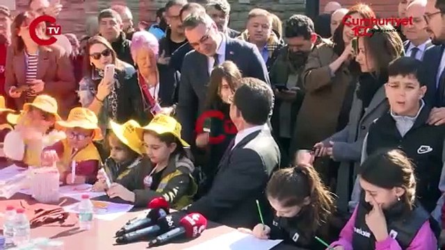 İmamoğlu ve çocuk arasında güldüren 'TRT' diyaloğu: 'Bir türlü beni göstermiyorlar ne yapayım?'