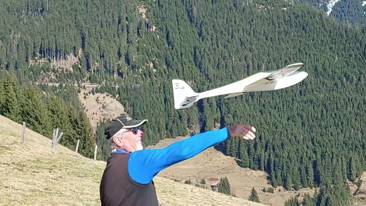 Hangflug, Ahi am Osthang Erstflug