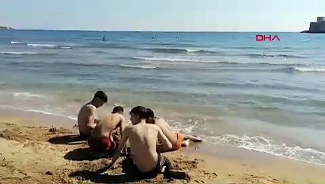 Turistik ilçede şok manzara! Yüzlercesi kıyıya vurdu
