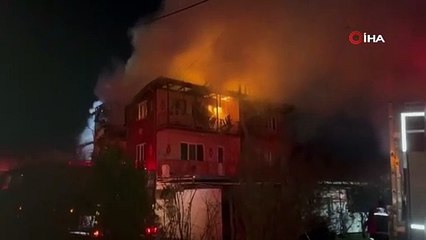 Burdur’da 3 katlı bina alevlere teslim oldu