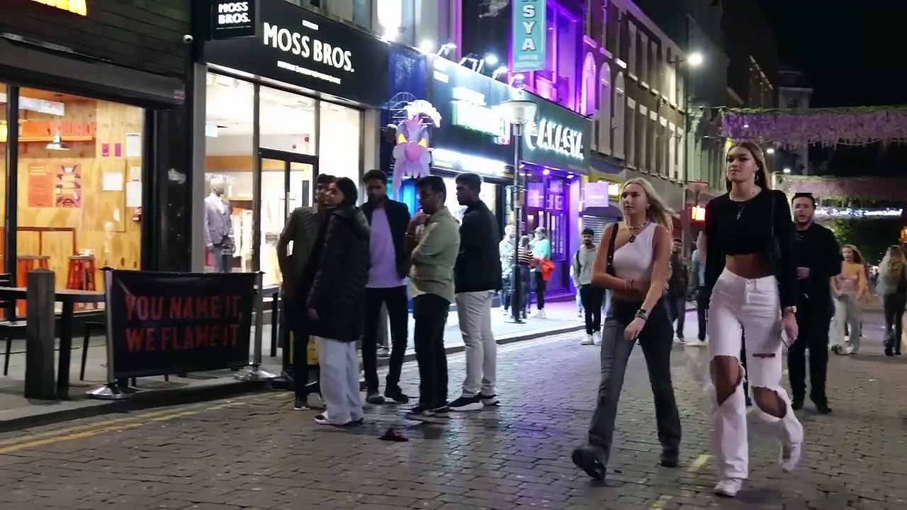 Electrifying Liverpool Nights: ✨ Street Strolls & Dazzling Ladies Unveiled! #VibrantCityLife #LiverpoolMagic
