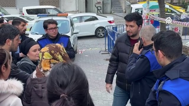 Güngören'de kaldırımdaki çökme nedeniyle bir bina tedbiren boşaltıldı