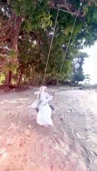 Sridevi naik ayunan di pantai