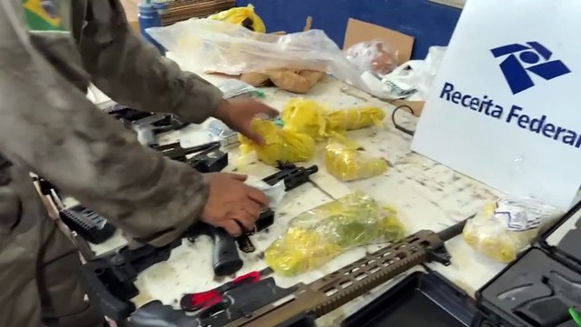 Operação Conjunta da Receita Federal e DEIC Apreende Arsenal de Armas em Foz do Iguaçu