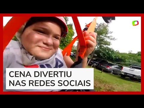 Menina viraliza com reação ao ficar presa em tirolesa: 'Devendo uma coca para o tio’