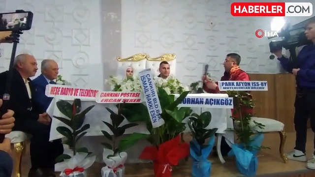 Çankırı Belediye Başkanı İsmail Hakkı Esen, rakibi Umut Özcan'ın nikah şahidi oldu