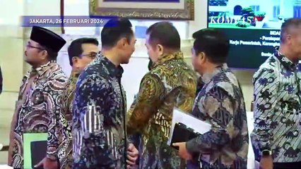 Senyum AHY dan Moeldoko saat Bersalaman Jelang Sidang Kabinet Paripurna