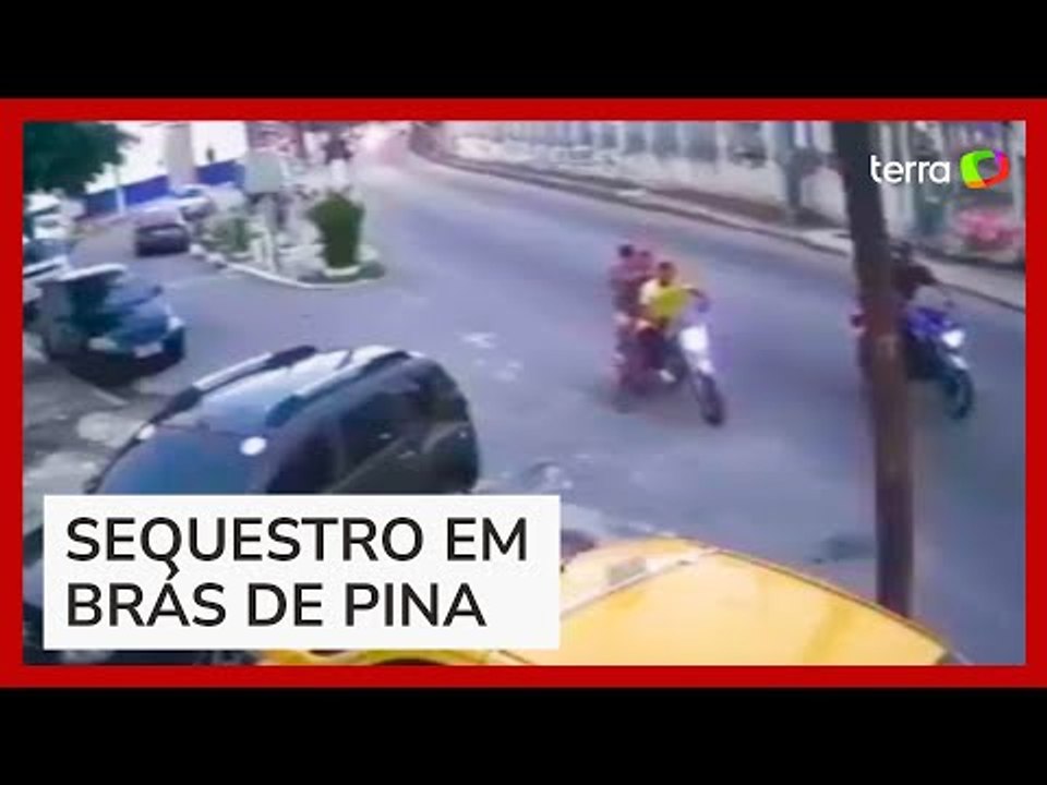 Veja o momento em que adolescente é sequestrado por homens armados em Brás de Pina, no RJ