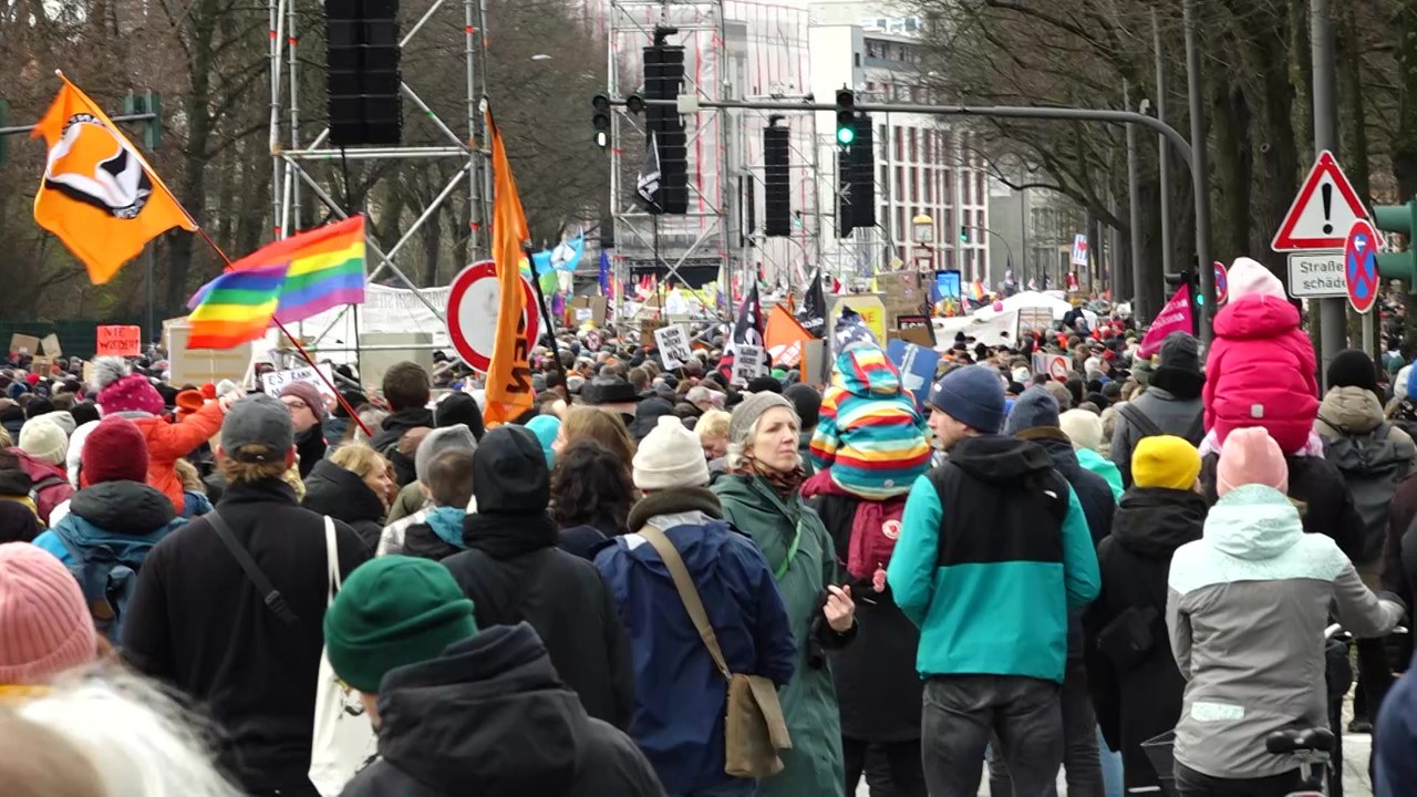 Zehntausende demonstrierten gegen Rechtsruck