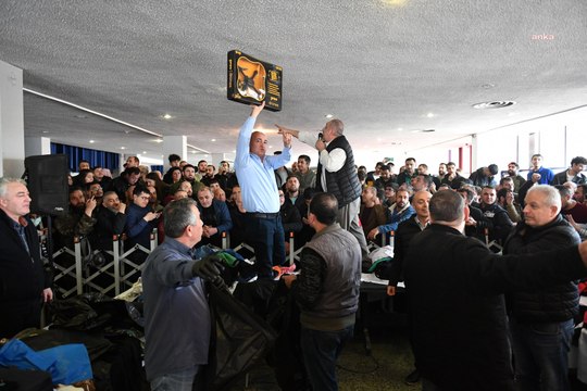 Ankara'da toplu taşıma araçlarında unutulan eşyalar açık arttırmayla satışa sunuldu
