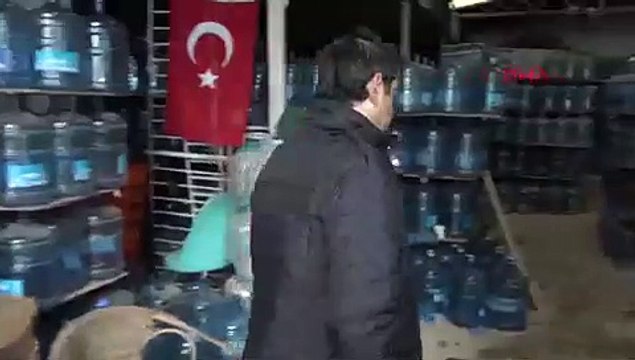 Duvarını kırdığı kiracısının, şimdi de elektriğini kestirdi