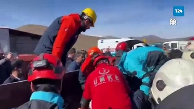 Elazığ'da maden ocağında göçük: Toprak altında kalan işçiler var