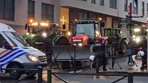 Los agricultores se concentran Bruselas con cientos de tractores en pleno Consejo de Ministros Europeos