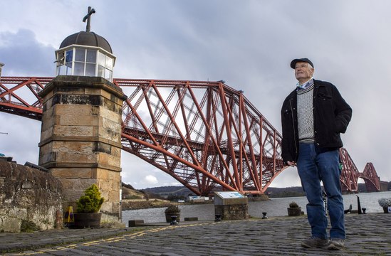 World's smallest working 'lighthouse' - powered by vegetable oil