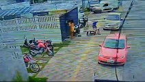 Moto é furtada por dupla no bairro do IAPI
