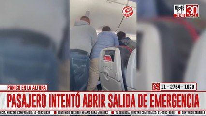 Pasajero intentó abrir la puerta de emergencia