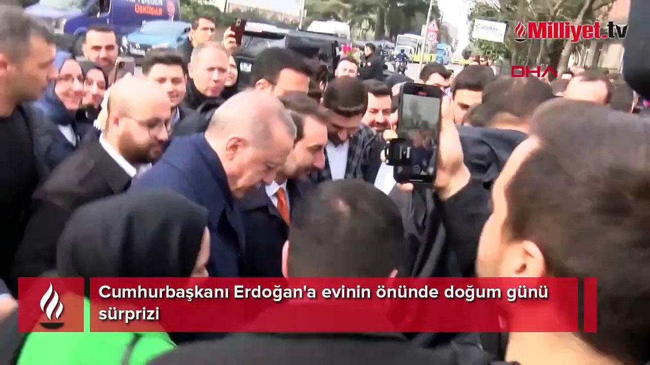 Erdoğan'a evinin önünde doğum günü sürprizi