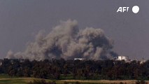 سحب الدخان تغطي سماء وسط غزة مع استمرار القصف الإسرائيلي