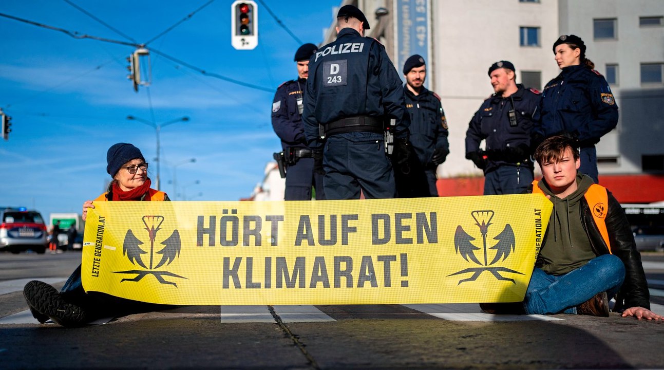 Klimaaktivisten blockierten A23 und Kreuzung in Wien-Favoriten