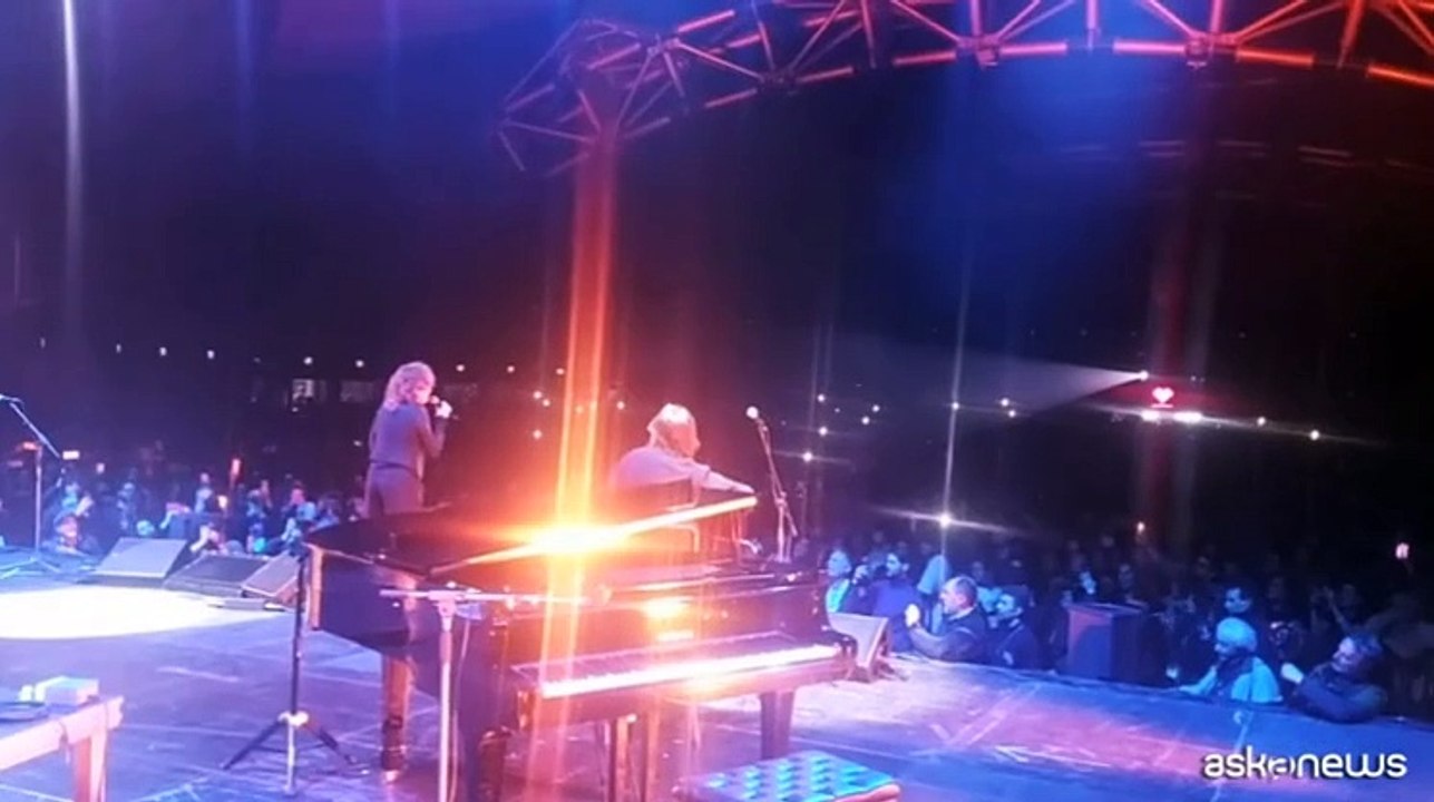 Fiorella Mannoia canta Pino Daniele al concerto "Life for Gaza"
