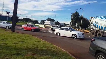 Corsa e Strada colidem no Trevo da Ceasa