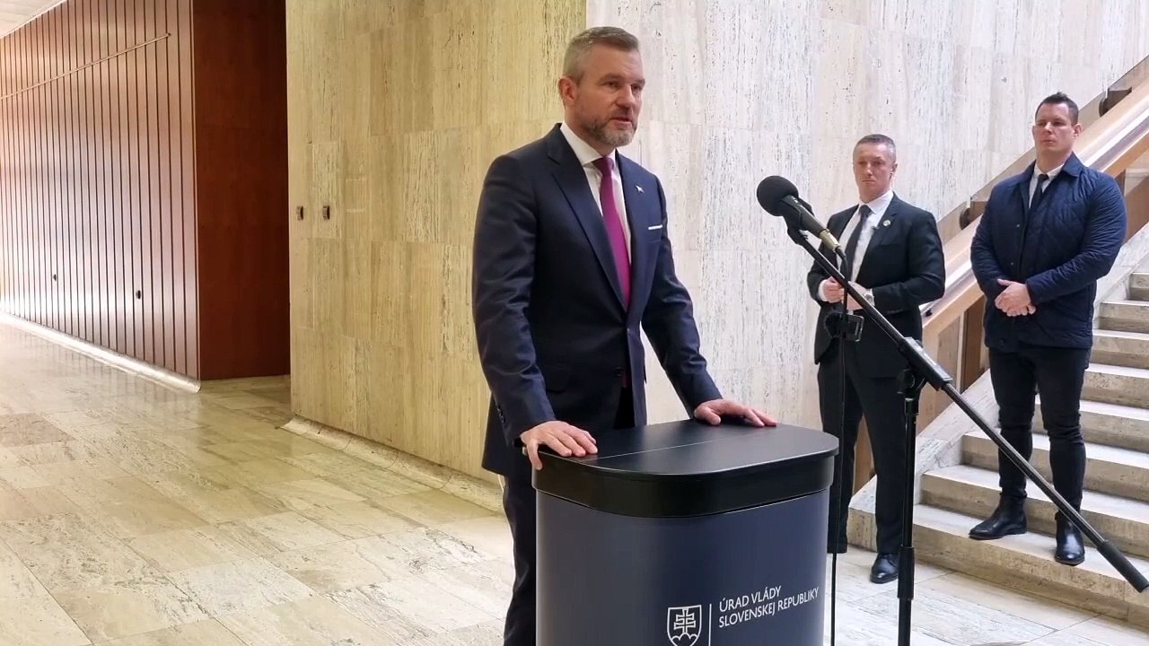 ZÁZNAM: Premiér vylúčil prípadnú účasť slovenských vojakov na území Ukrajiny