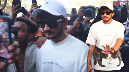 Munawar Faruqui को देख बेकाबू Fans ने उन्हें बुरी रहा घेरा, Selfie लेने के लिए पीछे भागे! Filmibeat