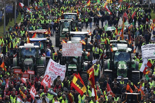 Nuestro fin será vuestra hambre : agricultores vuelven a tomar las calles de Madrid