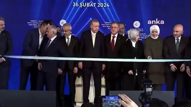 Açılış töreninde protokol krizi: Murat Kurum, yerini değiştirmeyen Binali Yıldırım'a sinirlendi