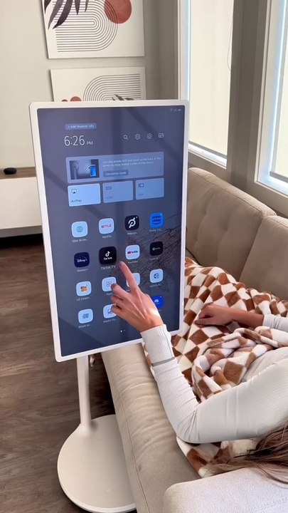 32" 1080p Portable Monitor with Incell Touch Screen,  Compatible with iOS & Android, Built-in Battery(4-6H)