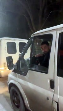 AKP'li belediye CHP'li adayın afişlerini söktü