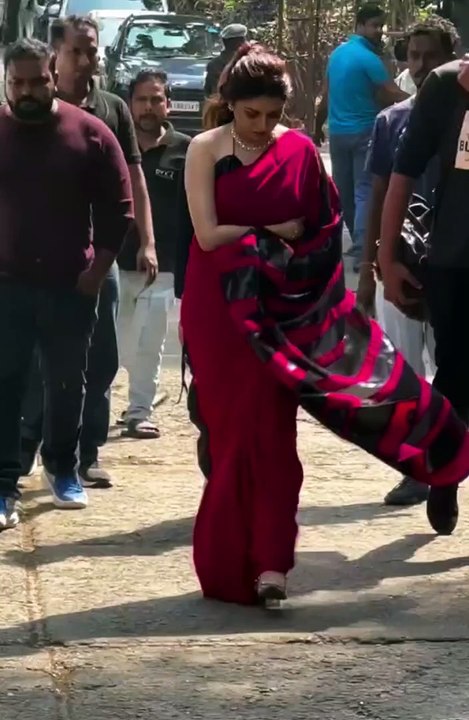 Video: 55 साल की उम्र में हॉटनेस से कहर ढहाती नजर आईं ये एक्ट्रेस