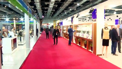 صفقة "رأس الحكمة" تربك أسعار الدولار والذهب في مصر