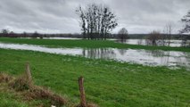Des sols et des champs agricoles inondés à Duneau près de Connerré en Sarthe