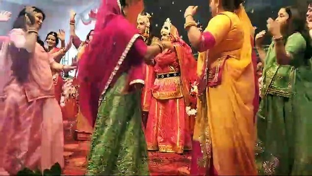 Bhagwat Katha: भगवान के भजनों पर किया नृत्य, सुनी कथा