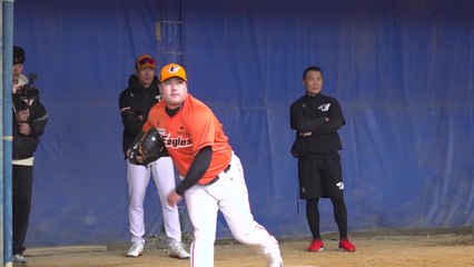 한화 류현진, 두 번째 불펜 투구...동갑내기 이재원과 호흡 / YTN