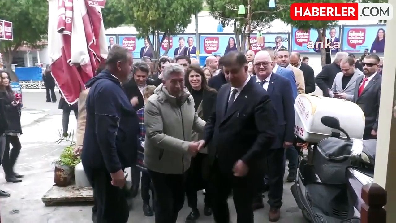CHP İzmir Büyükşehir Belediye Başkan Adayı Cemil Tugay ve Çeşme Belediye Başkan Adayı Lal Denizli Esnaf Ziyareti Yaptı