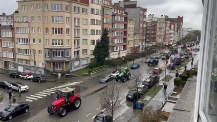 Colère des agriculteurs : les tracteurs quittent Bruxelles en jouant « Baby Shark »