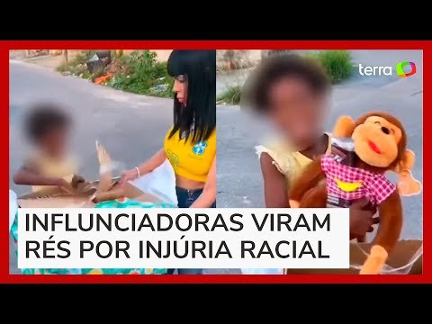 Influenciadoras que entregaram banana e macaco de pelúcia para crianças viram rés por injúria racial