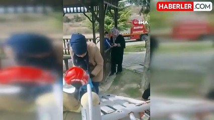 Parkta cimnastik aletlerine sıkışan çocuğu itfaiye kurtardı